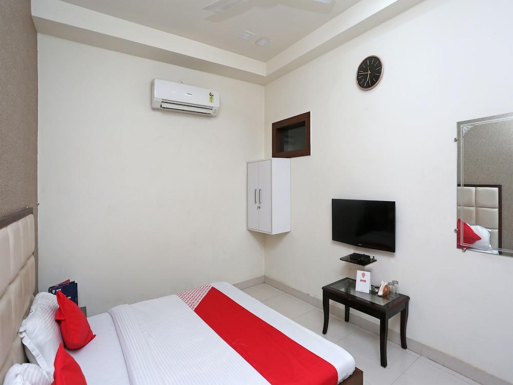 OYO 17280 Hotel Shivaay