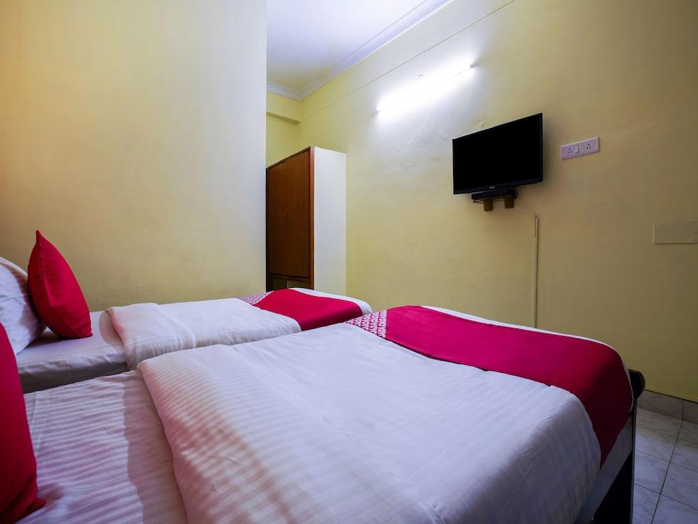 OYO 19121 V G Guest House