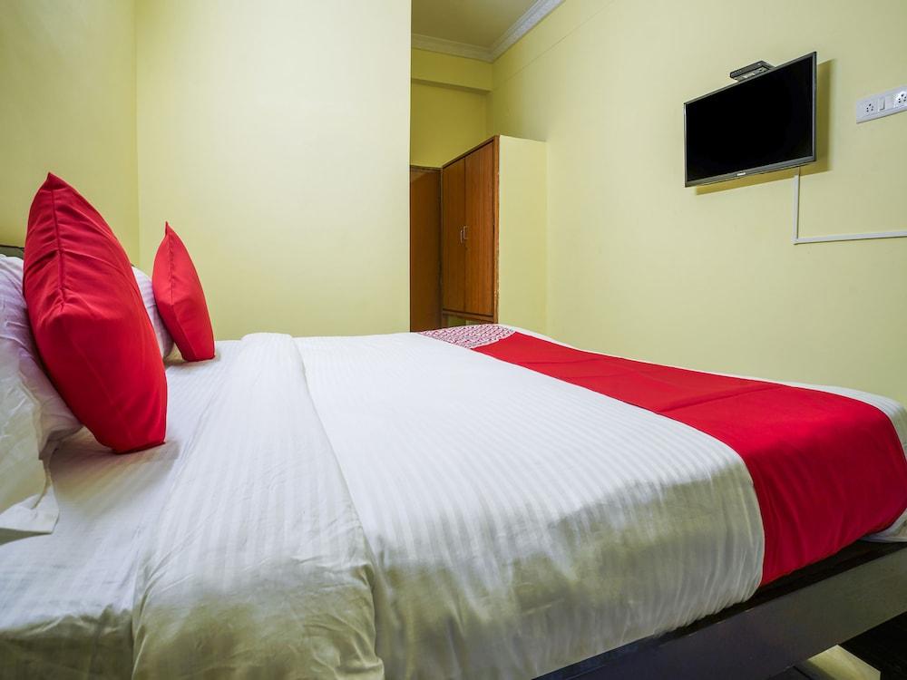 OYO 19121 V G Guest House