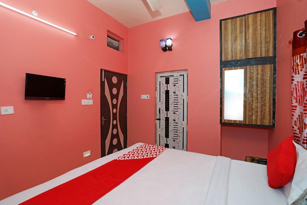 OYO 16059 Roland Inn