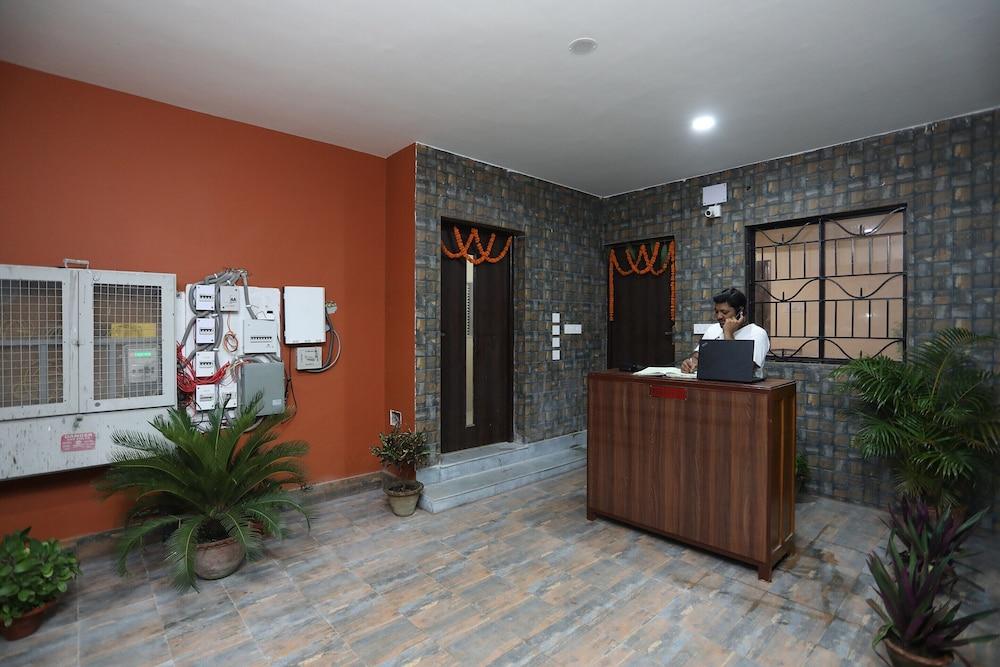 Collection O 17376 Adda New Town