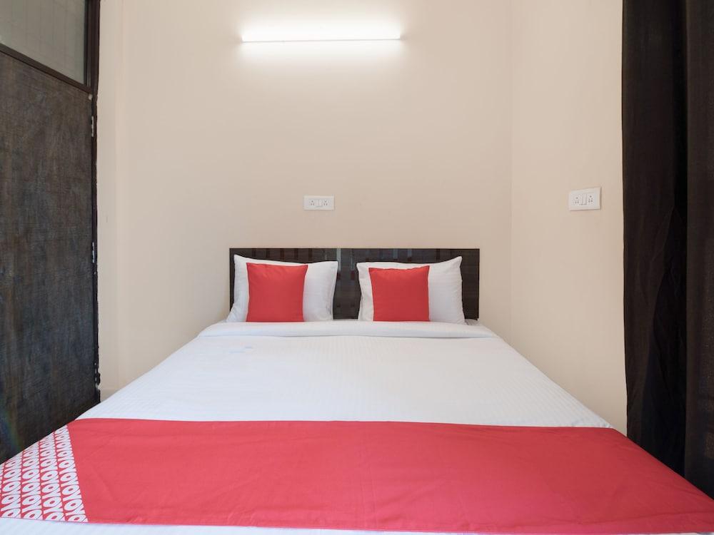 OYO 16093 Flagship Krishna Residency