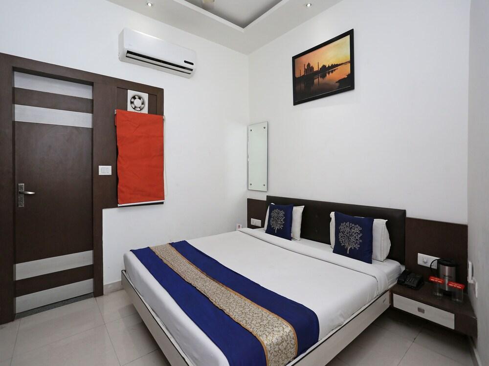 OYO 10454 Hotel Riviera