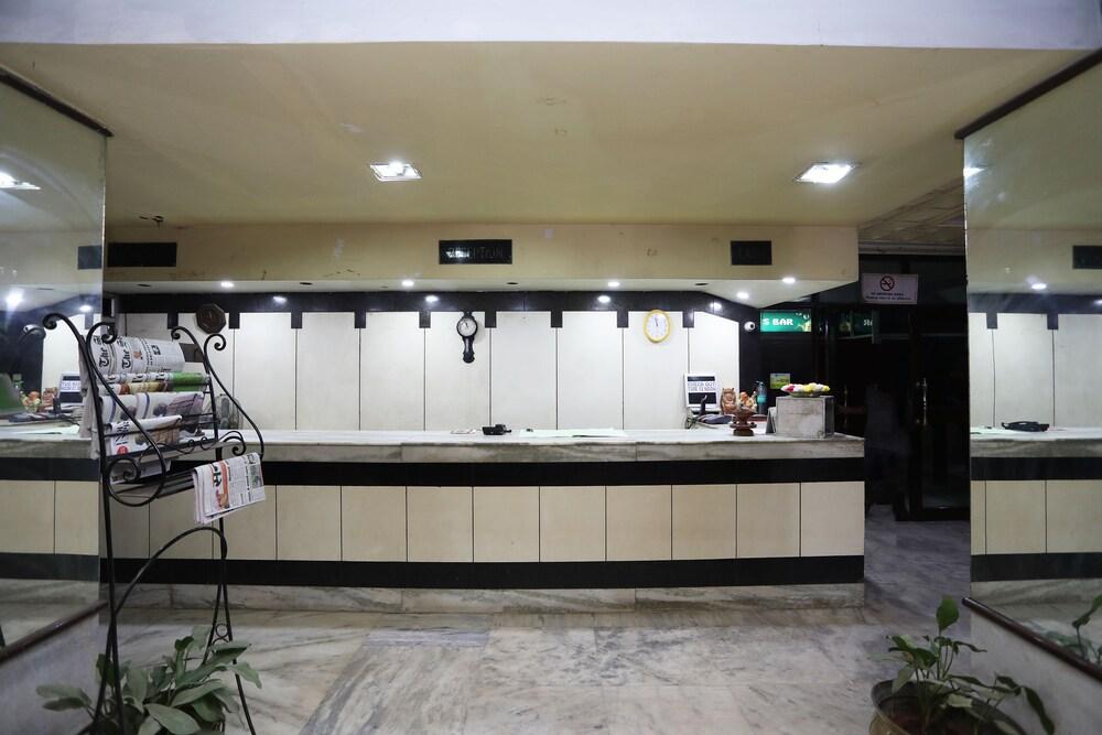 OYO 16159 Hotel Keshari