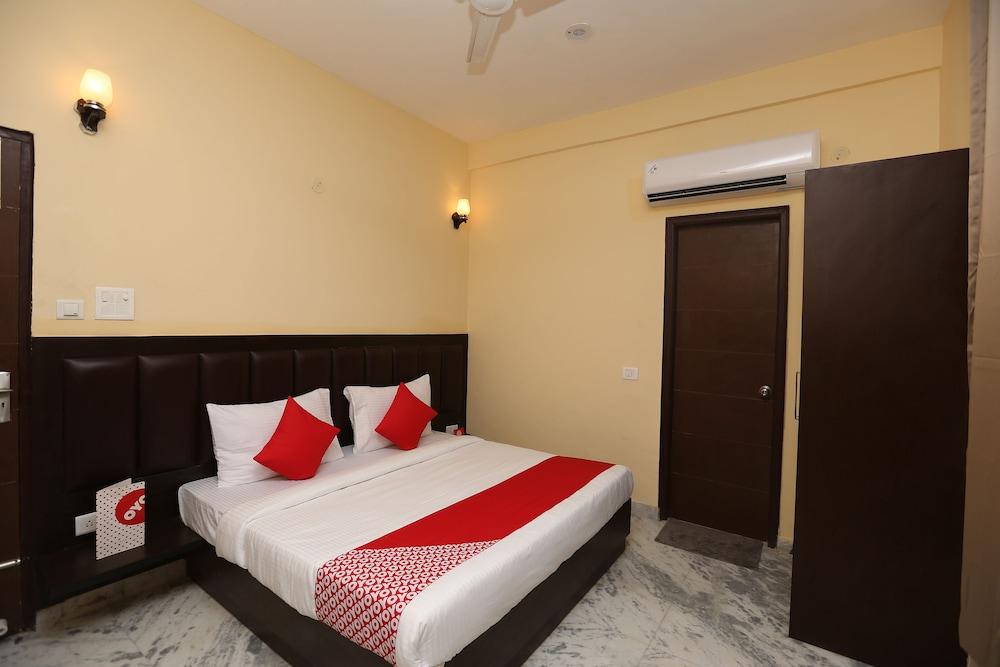 OYO 16562 Flagship Sector 11