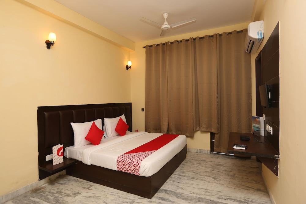 OYO 16562 Flagship Sector 11