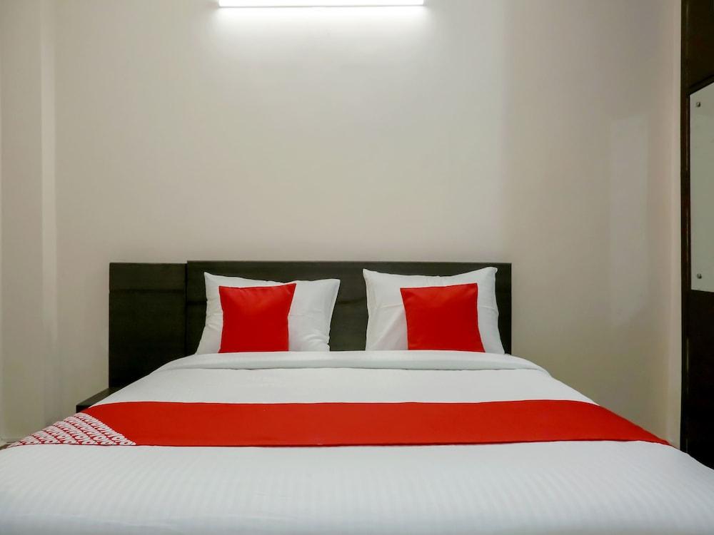 OYO Flagship 17382 AV Residency