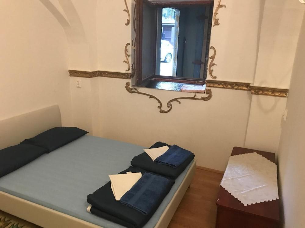 Central Antique Apartments