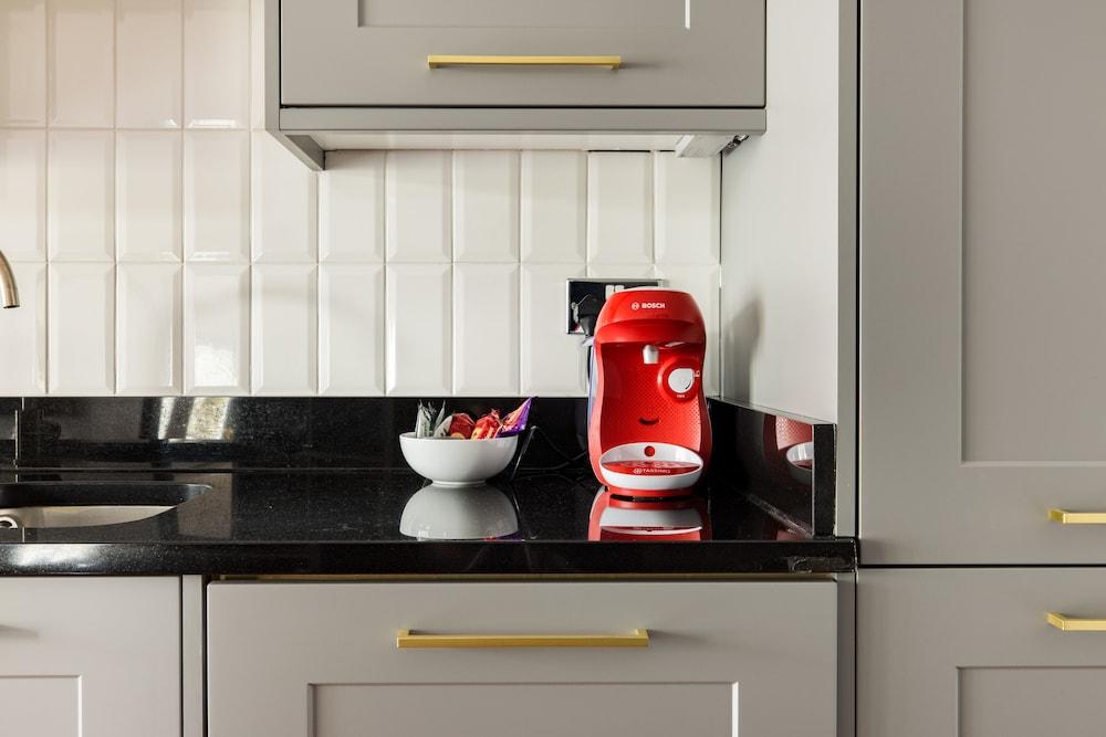 Spacious 2 Bed - Battersea High Street