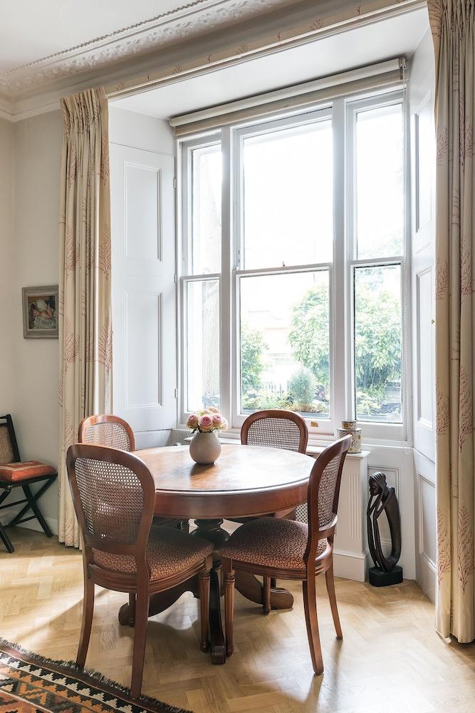 The Hummingbird Apartment