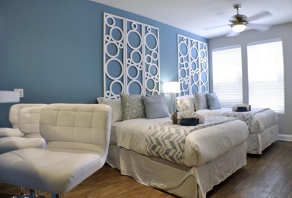 Premier Hollywood LA 4BD Suite