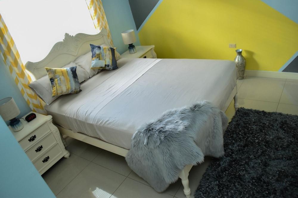 Caymanas Adrian's Vacation House