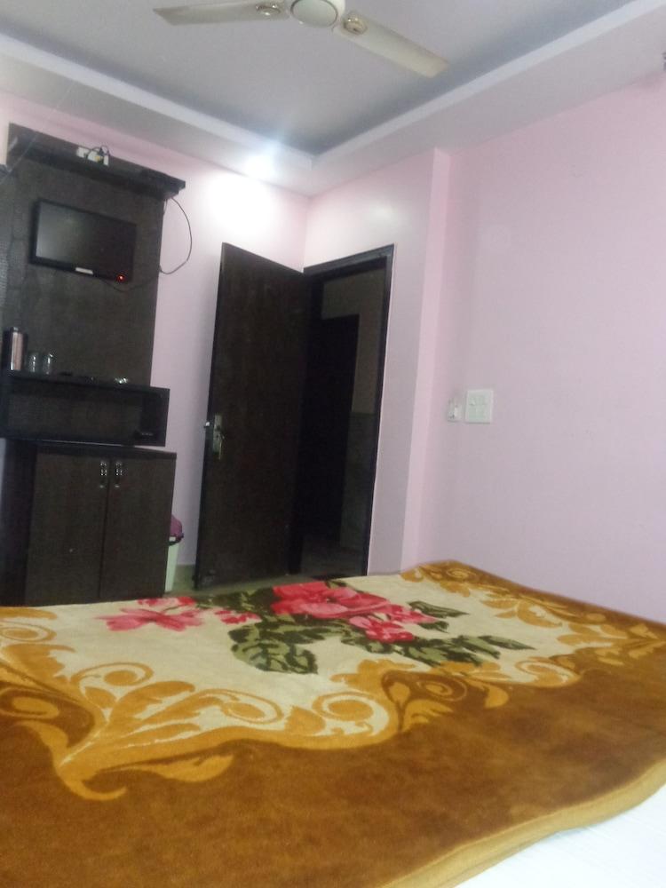 Hotel Raj International DX