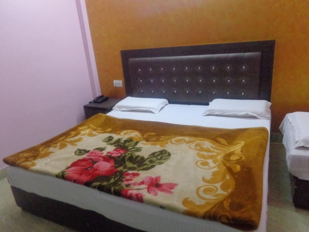 Hotel Raj International DX