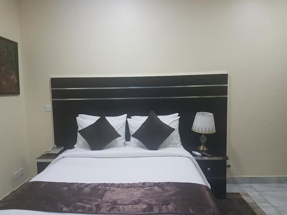 Brookville Hotel & Suites