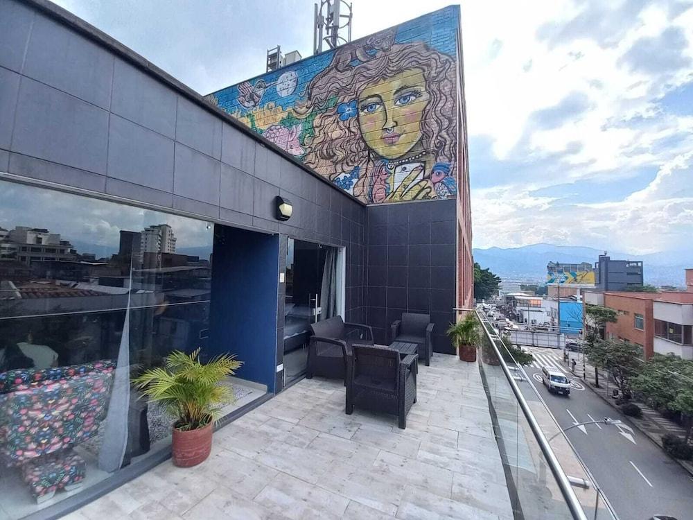 $ PROMO $ 3 Bedrooms with Bathrooms apartment & Jacuzzi in Lleras park @Poblado