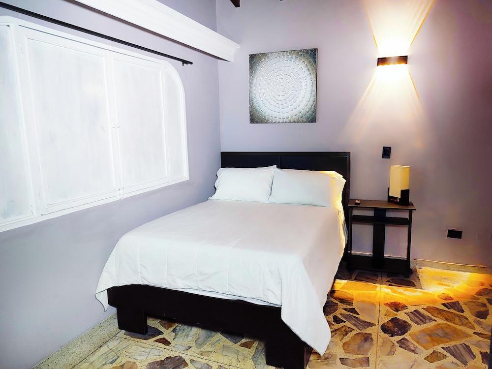 $ PROMO $ 3 Bedrooms with Bathrooms apartment & Jacuzzi in Lleras park @Poblado