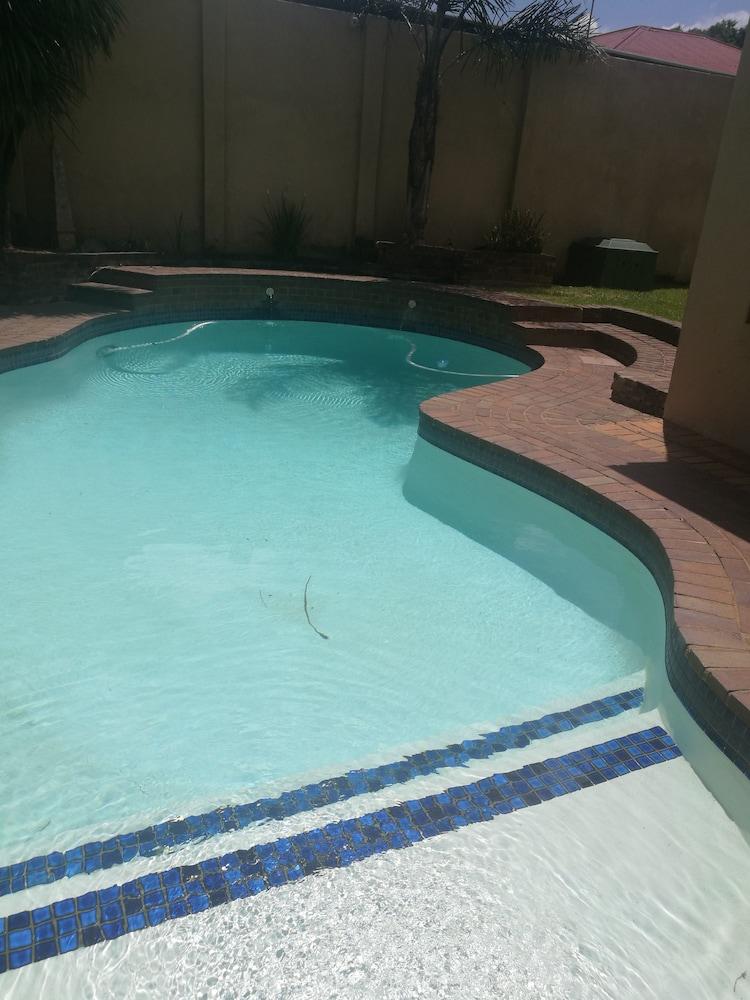 Naisar Royal White Apartment