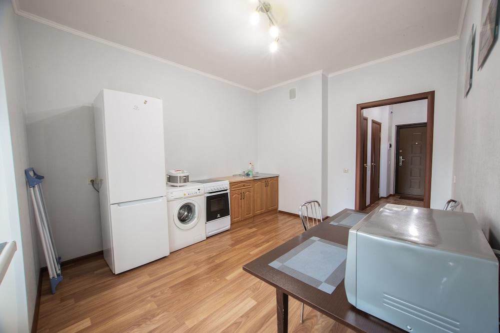 Apartment on Aviatorov 25