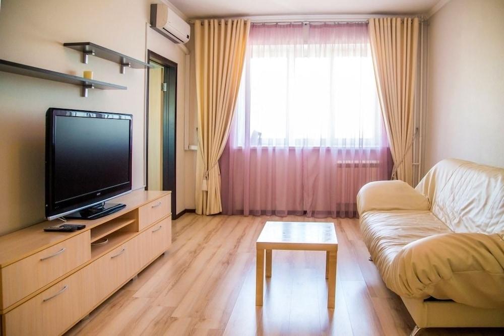 Apartment on Aviatorov 23