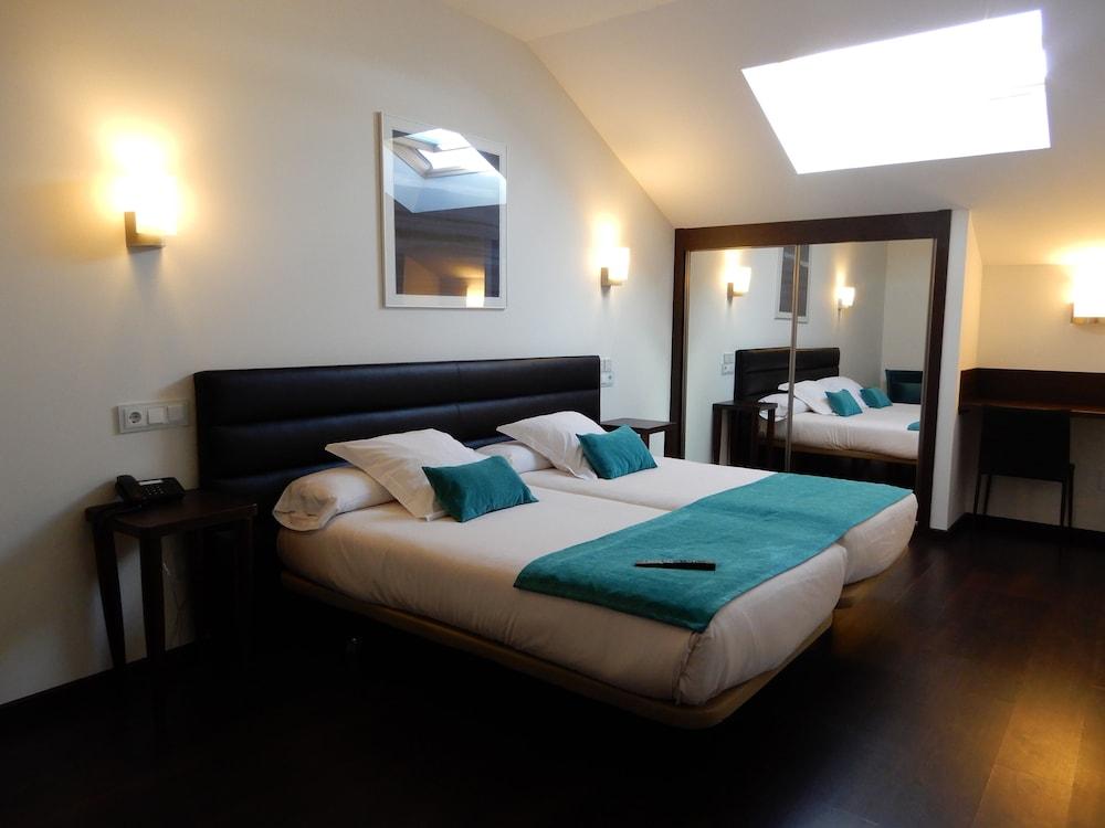 Hotel Villa Rosario II, Edificio Moderno