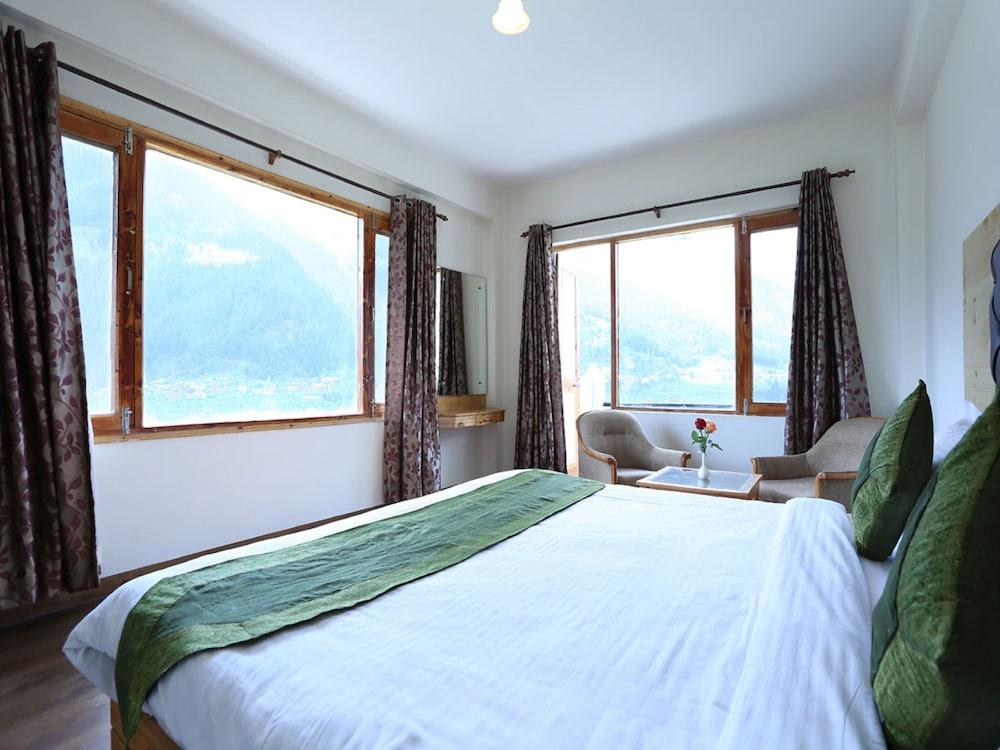 Aash Manali Retreat Spa & Resort