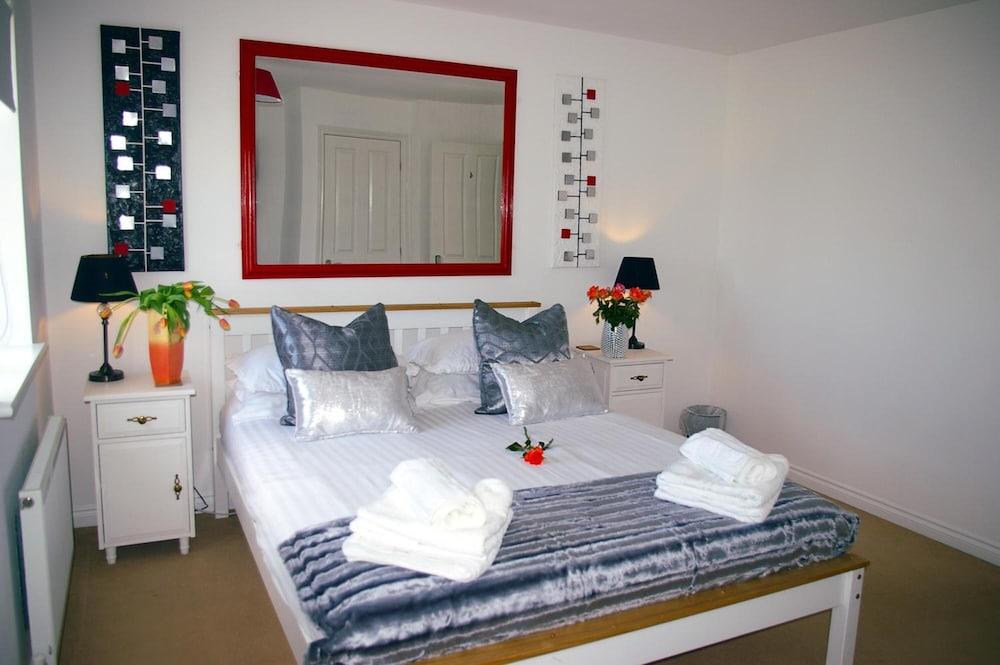 Ladysmith House - Full House