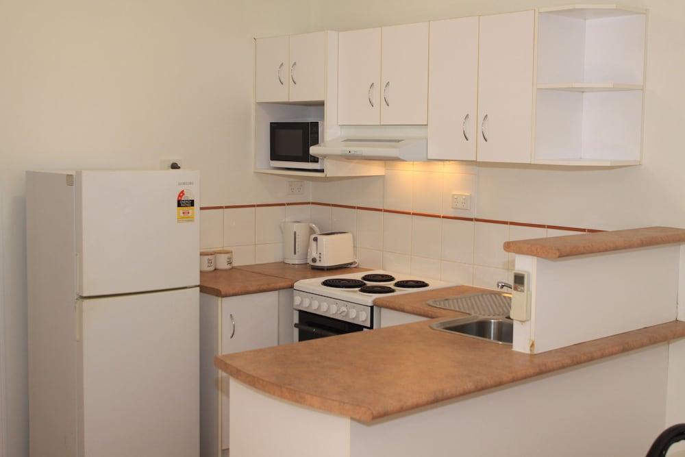 Contemporary Convenient Central Retreat