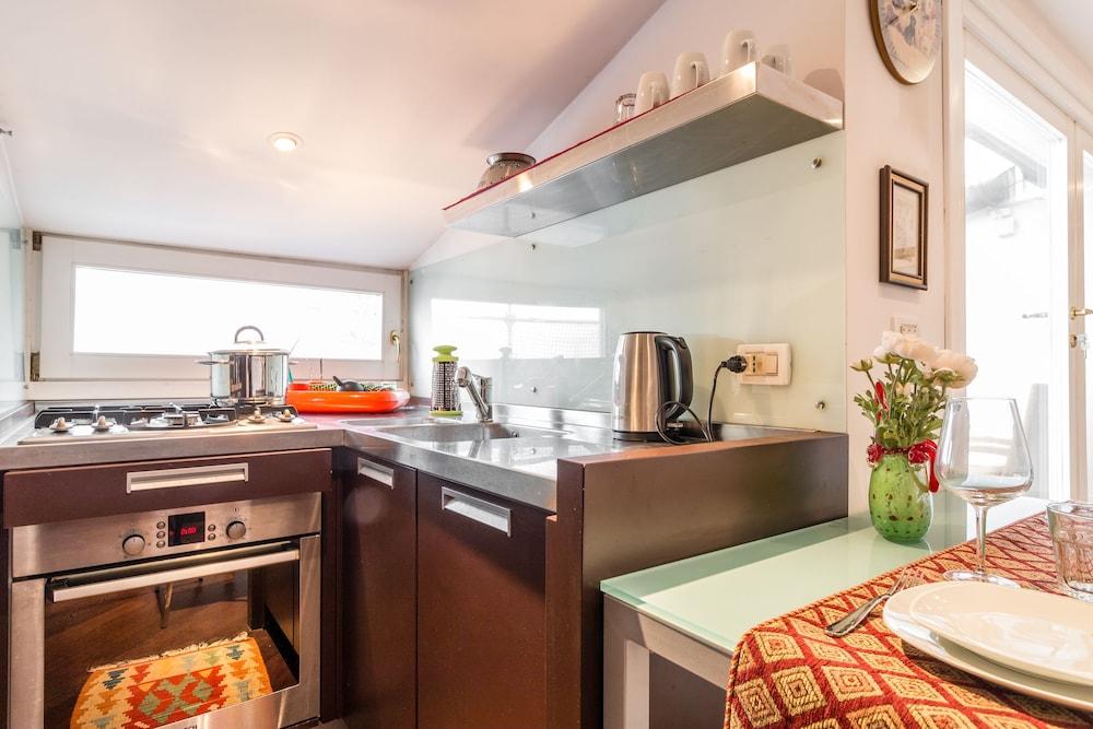 Gold And Red - The Venetian Style