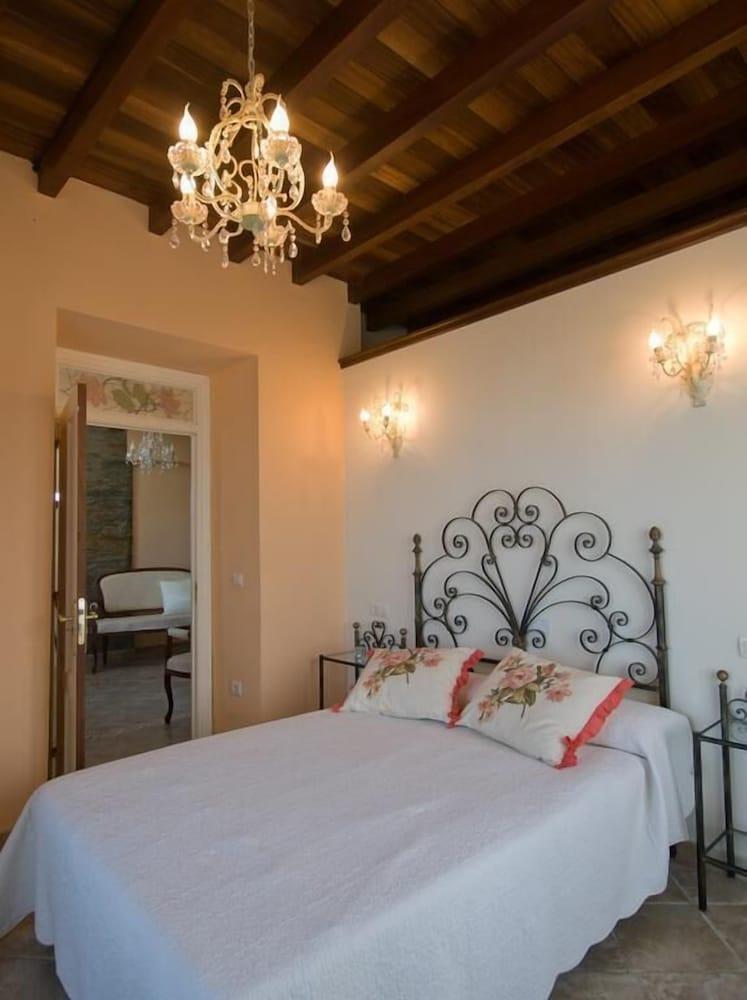 Hotel Rural Villa Auristela