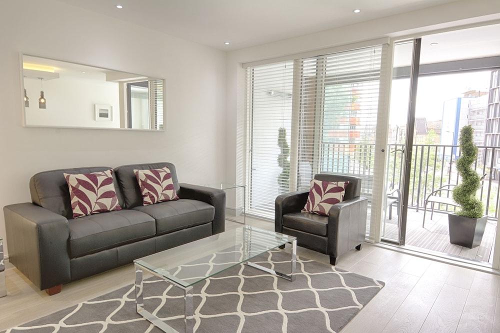 Roomspace Apartments -La Roka