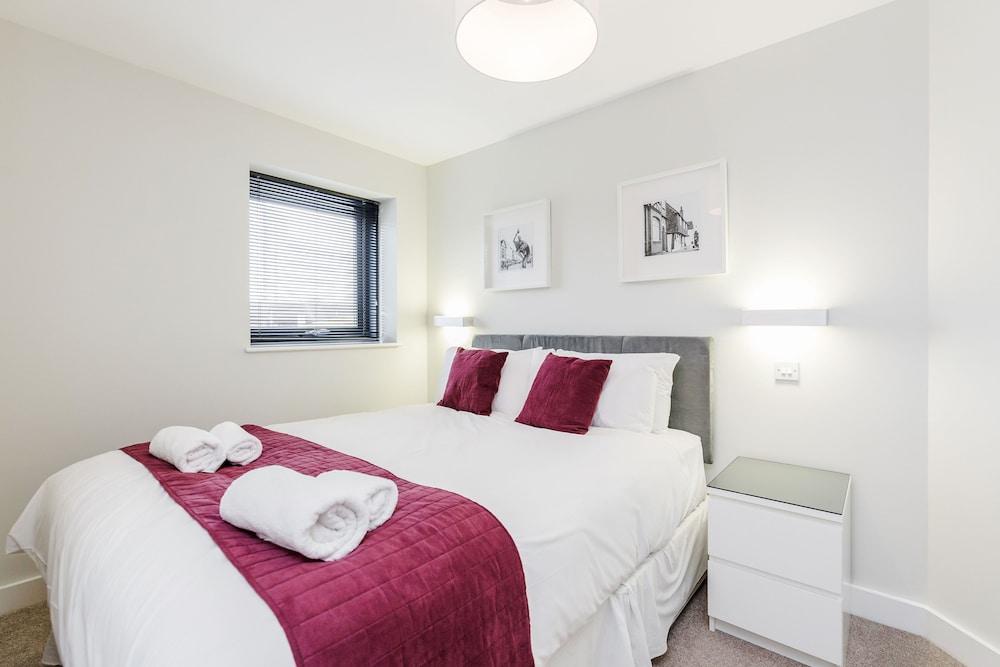 Roomspace Apartments -New Manor House