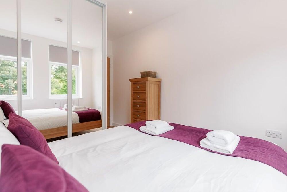 Roomspace Apartments -Swan House