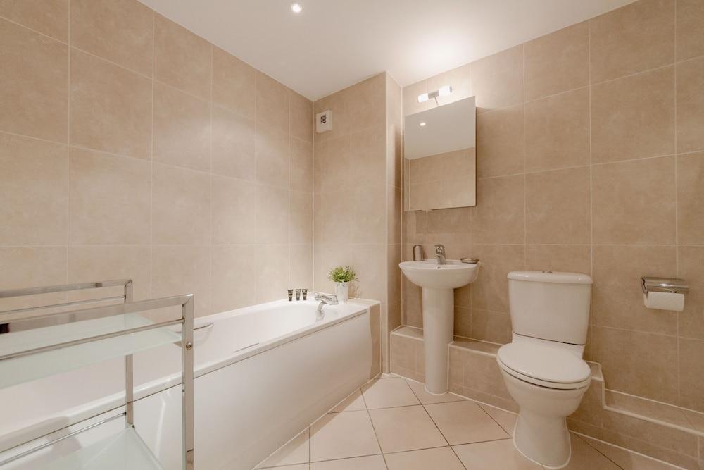 Roomspace Apartments -The Courtyard