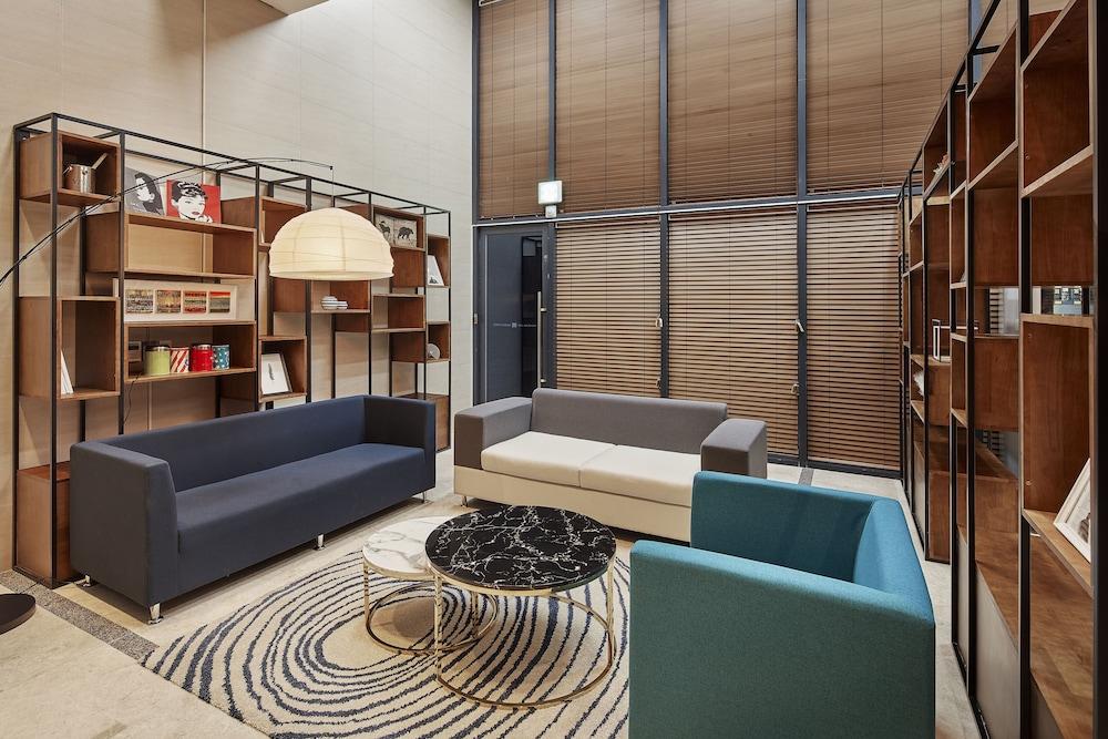 Western Bay Marina Hotel