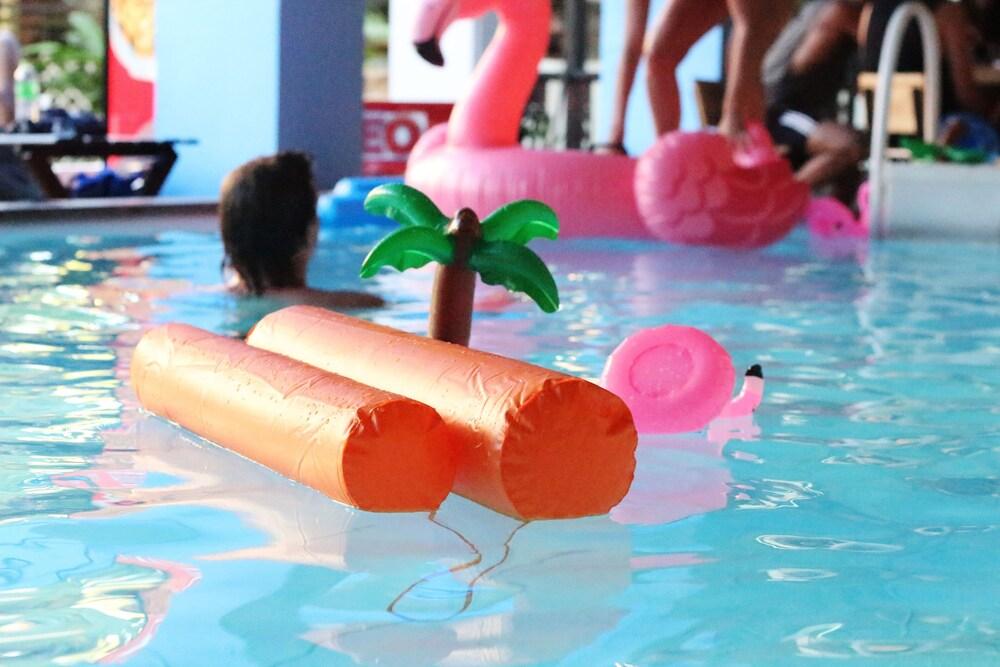 Bodega Chiang Mai Pool Party