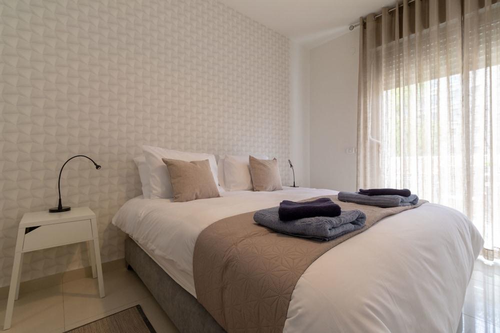 Full Option 9 People Central Location