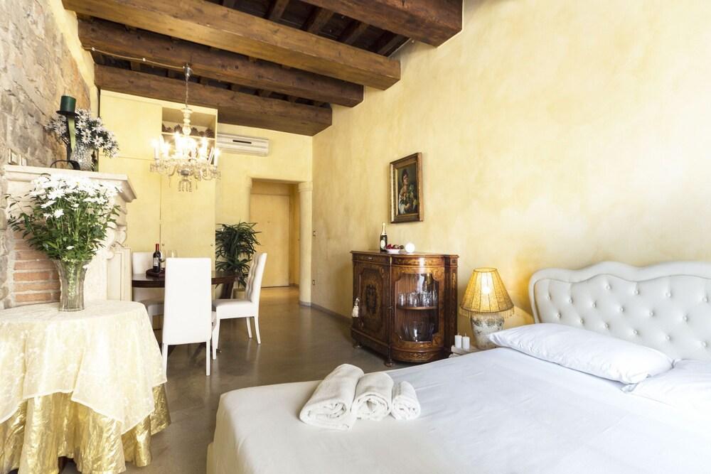 Signoria honeymoon apartment