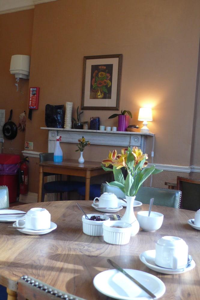 Pickwick Hall - Hostel