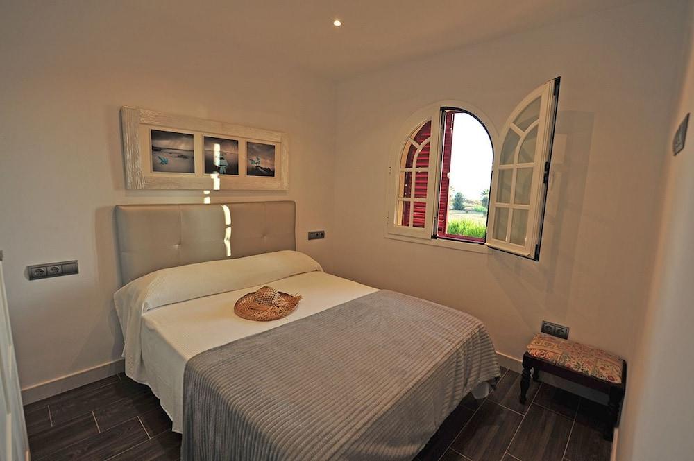 Casa Cinco Dormitorios Acceso Playa