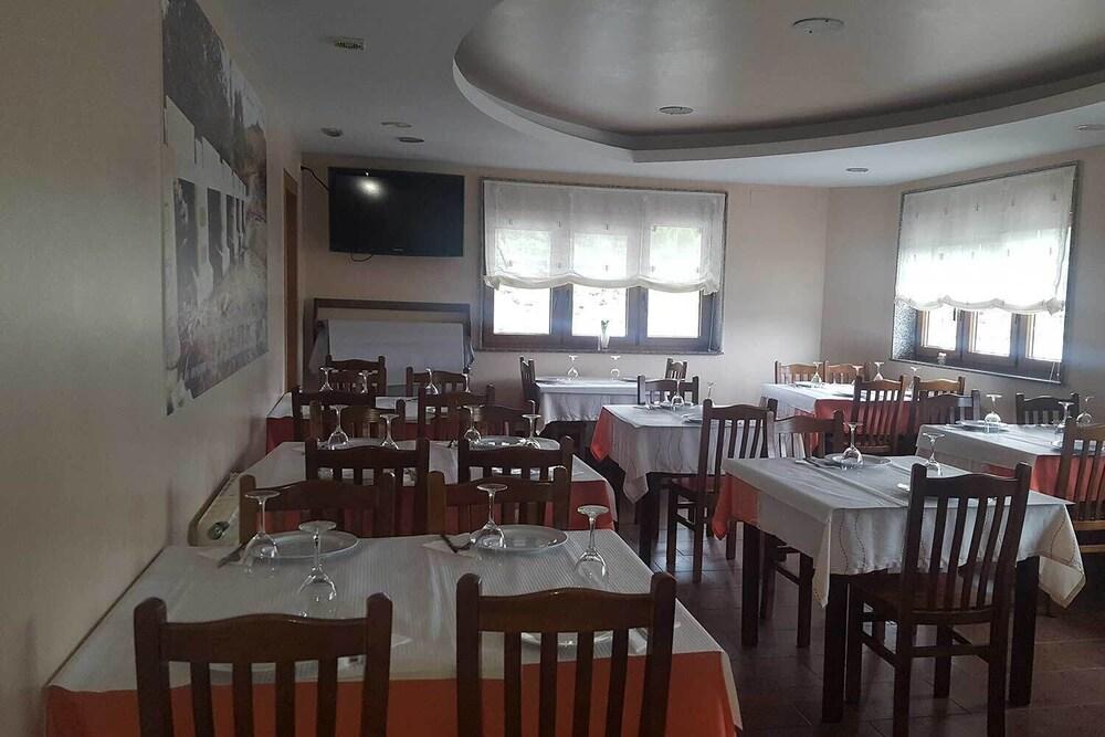 Restaurante & Pensión A Pedra