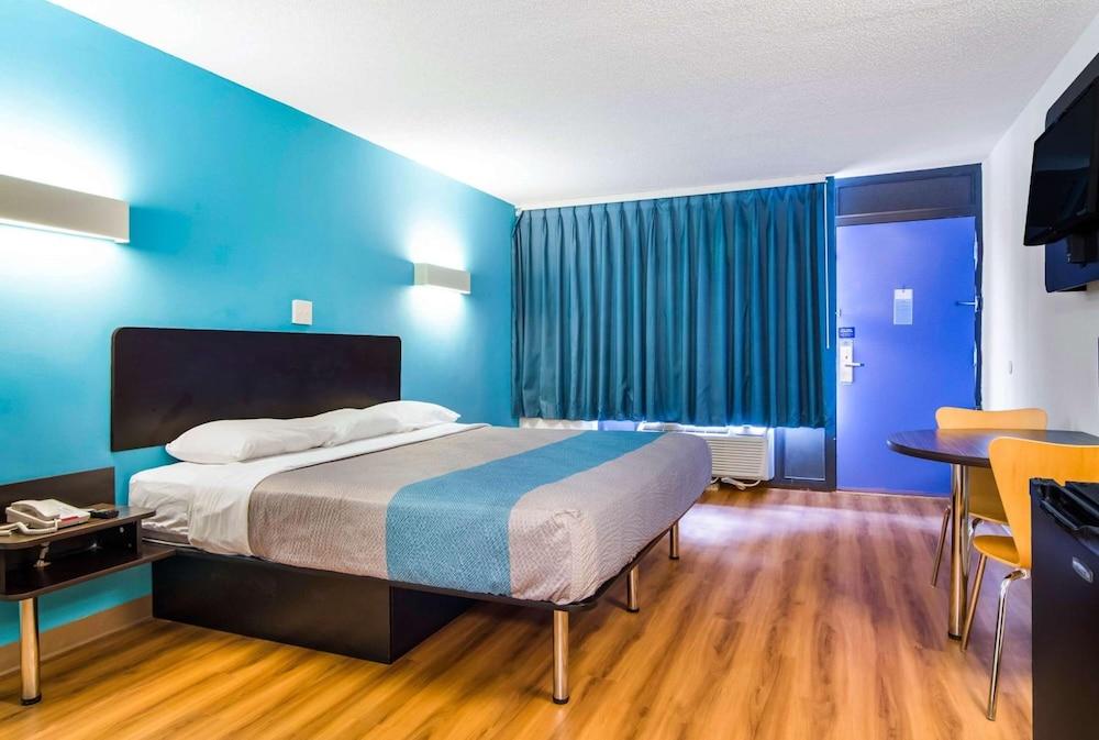 Studio 6 Lagrange, GA