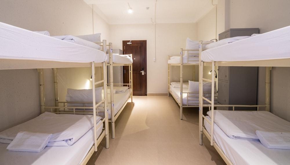 Backhome Hotel - Hostel