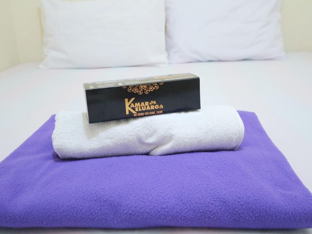 Kamar Keluarga Jelambar Syariah