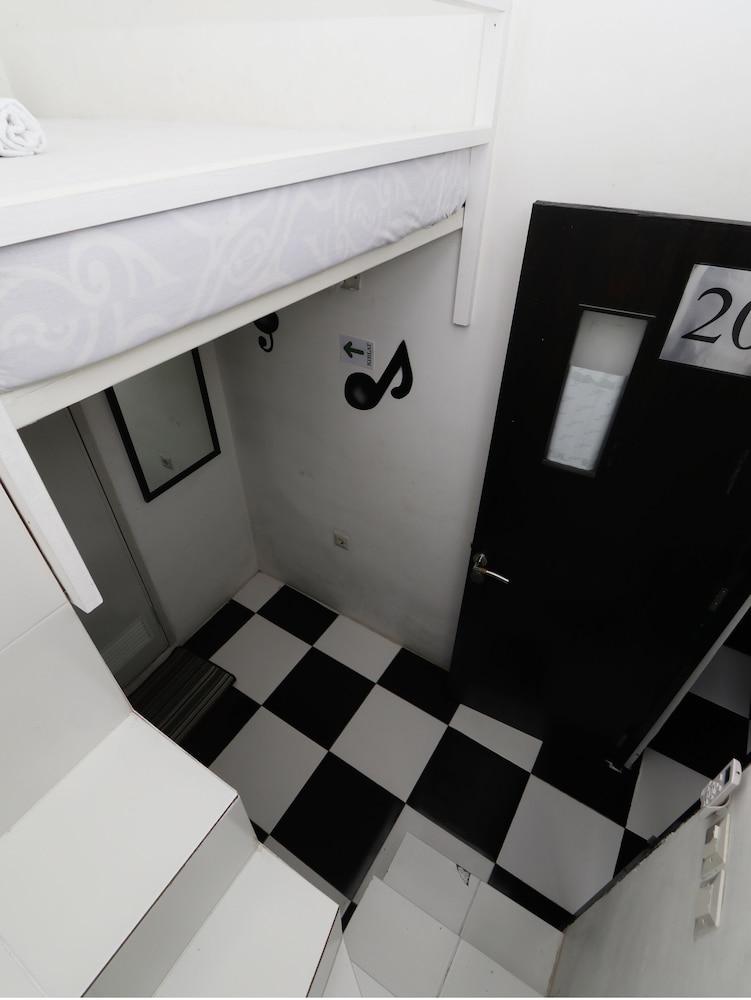 Kamar Keluarga Semanan Syariah