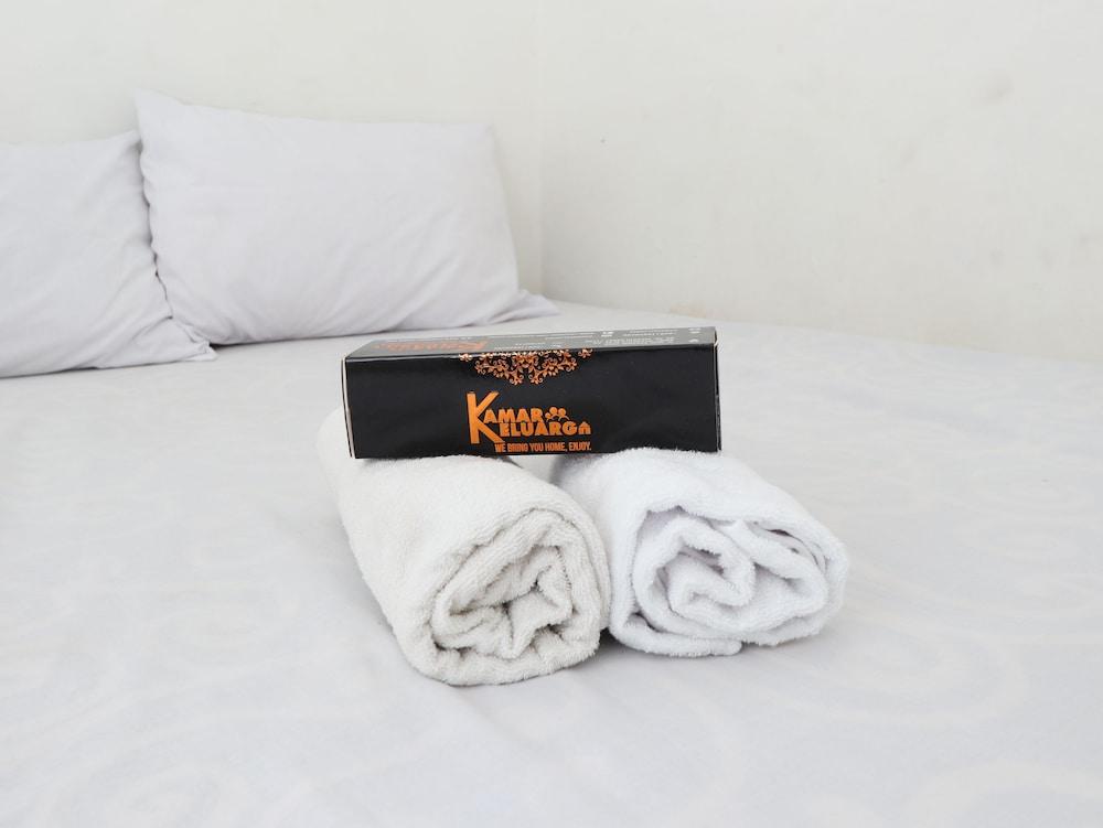 Kamar Keluarga Semanan Syariah