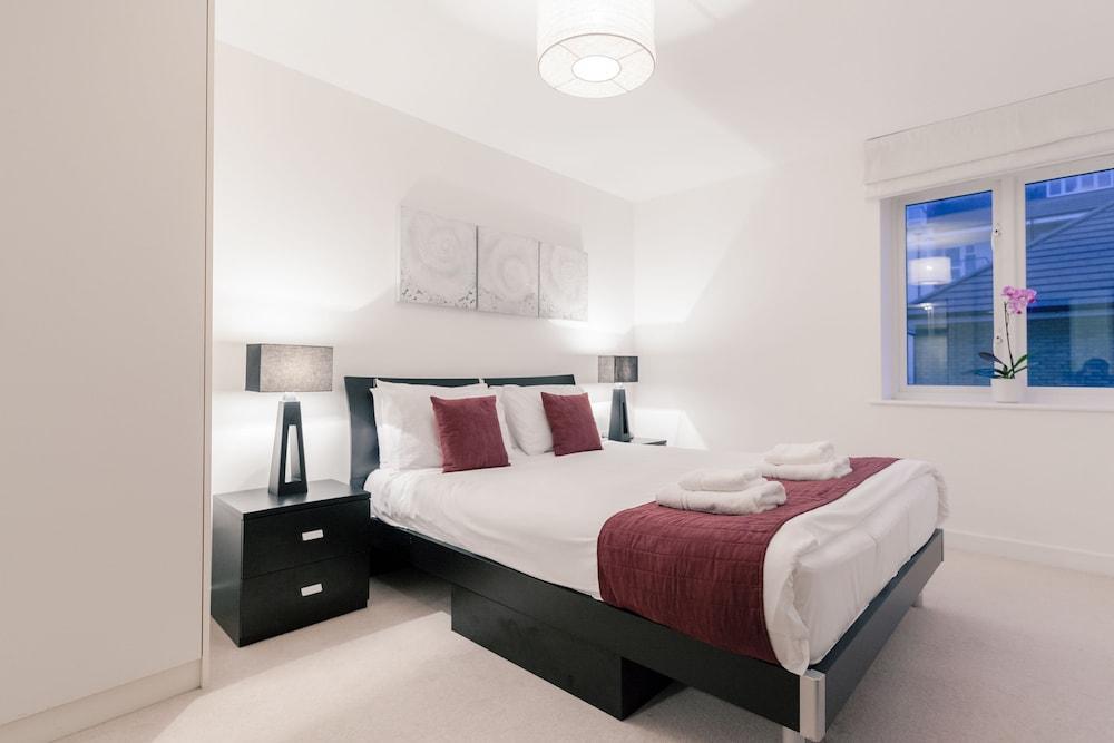 Roomspace Apartments -The Hurley