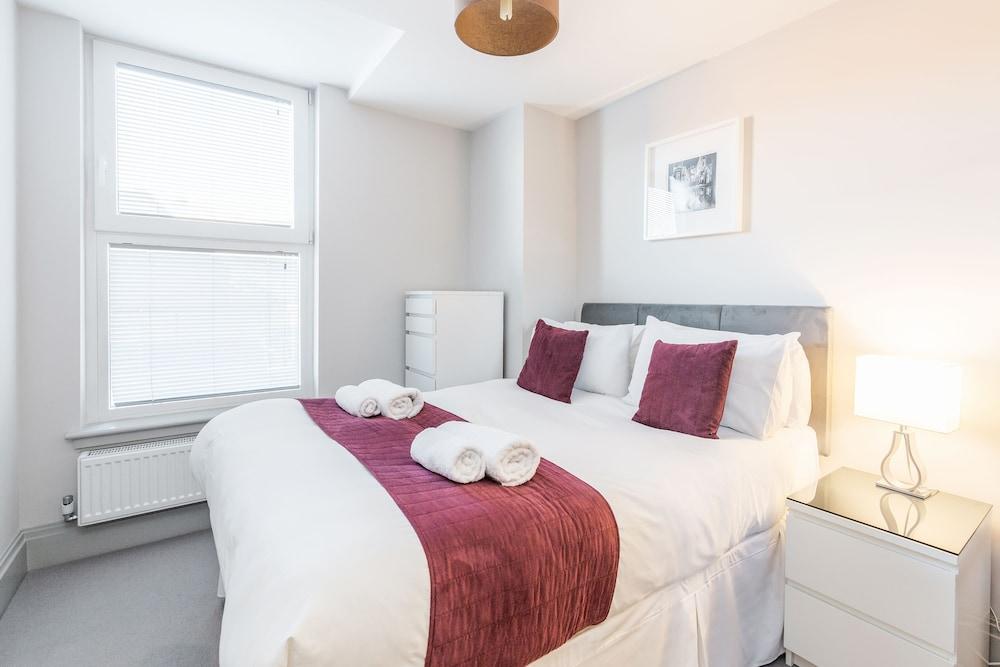 Roomspace Apartments -The Quadrant