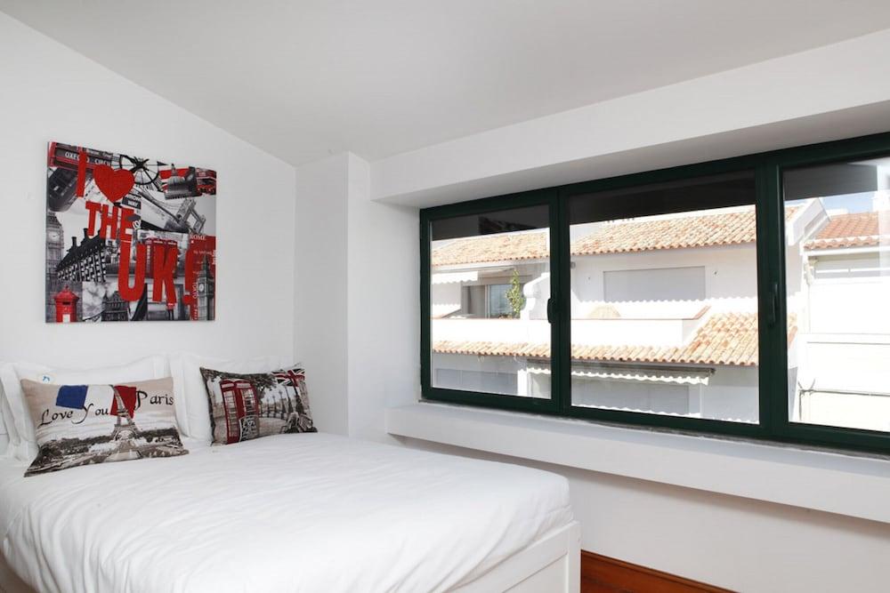 Wondrous Terrace Apartment in Cascais