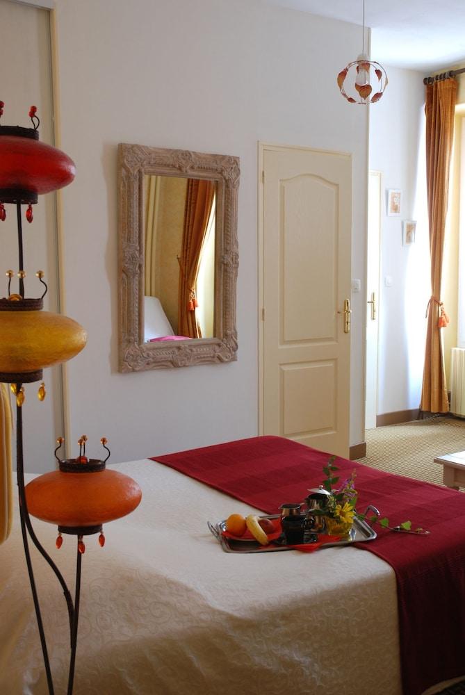 Logis Hôtel les Capucins